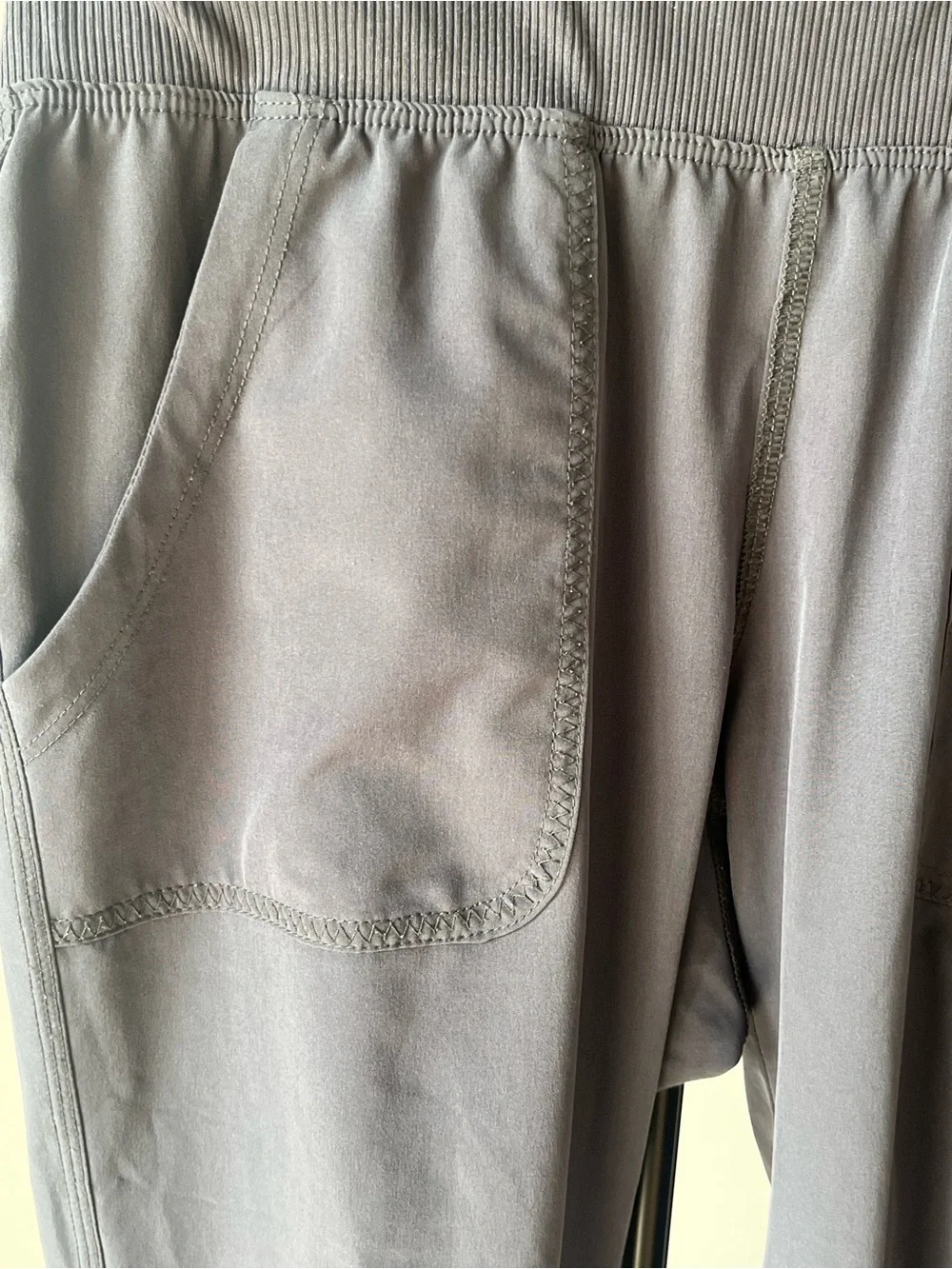 Calvin Klein Performance Quick-Dry Gray Elastic Waist Cropped Jogger Pants - Picture 5 of 14